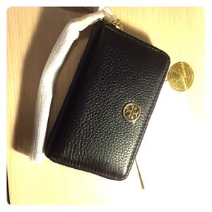 Brand New Tory Burch Robinson Wristlet
