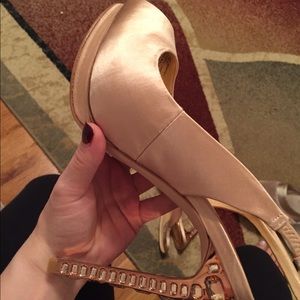 BCBG Blush Parfait Satin shoe size 7