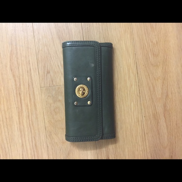 Marc Jacobs turn lock wallet