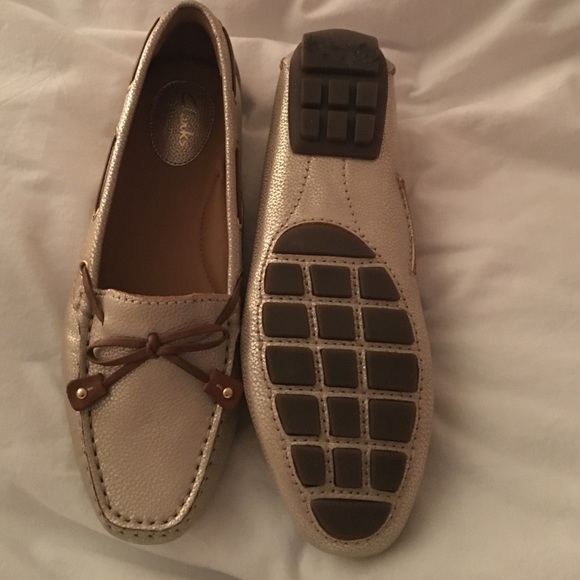 6.5 Clarks Dunbar driving shoes...new without tags - Picture 2 of 4