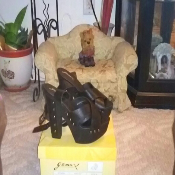 Black shoes with strap
