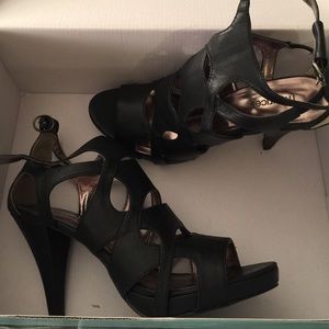 Black cage heel
