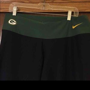 COMFY! Nike Dri-Fit PACKERS yoga pants!