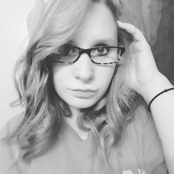 Meet your Posher, Stephanie - Picture 1 of 1