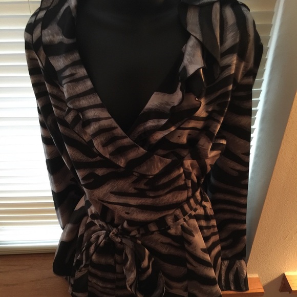 ***SOLD***Long sleeve top says 2x but fits like 1x