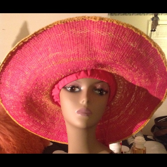 STRAW HAT