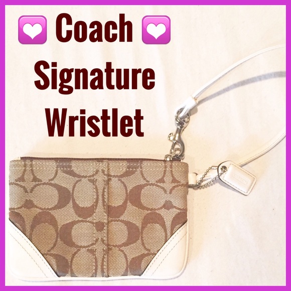 💥 Coach Signature Wristlet 💥