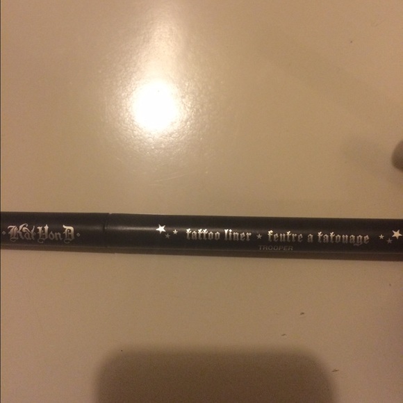 Kat Von D liner