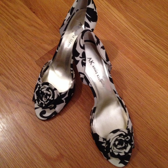 Anne Klein black and white floral heels size 7.5 - Picture 2 of 4