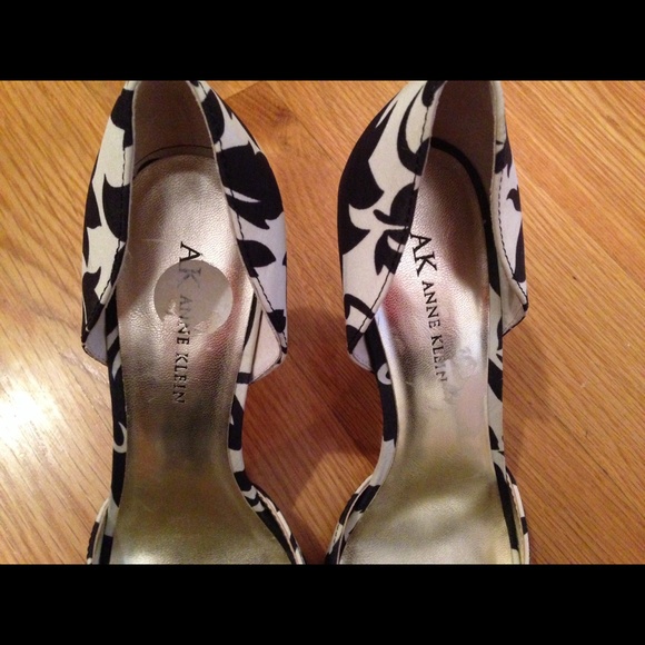 Anne Klein black and white floral heels size 7.5 - Picture 3 of 4