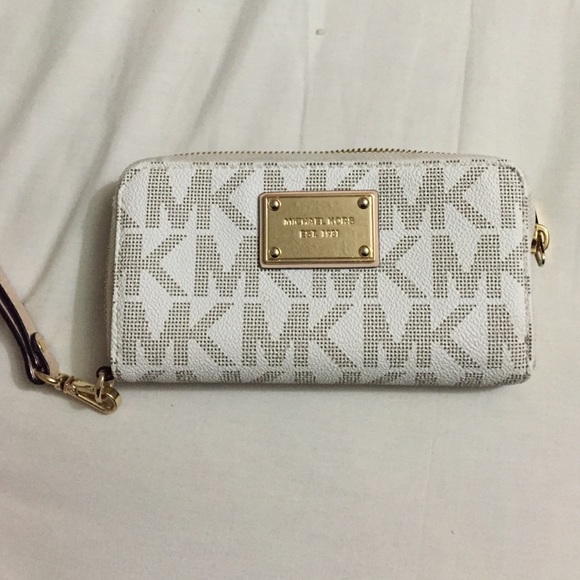 AUTHENTIC Michael Kors IPhone wristlet