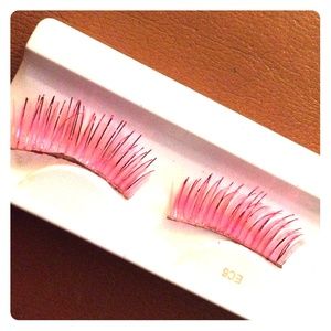 Brand new pink eyelashesss 💁