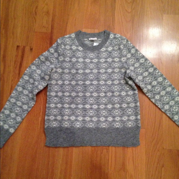Gap size small gray and white snowflake sweater - Picture 2 of 4
