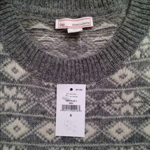 Gap size small gray and white snowflake sweater - Picture 3 of 4