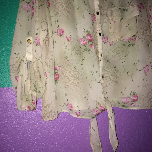 Floral button up - Picture 4 of 4