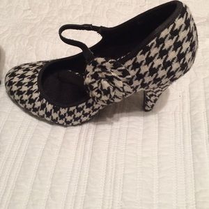 Houndstooth pumps