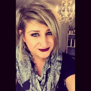 Meet your Posher, Christina