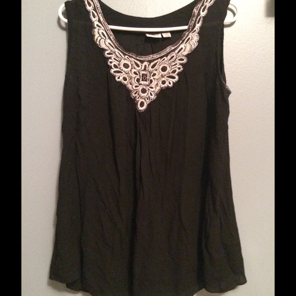 Sleeveless top - Picture 1 of 1
