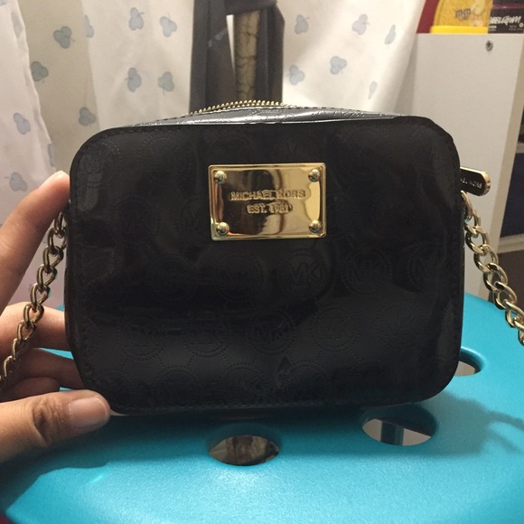 Needs a new home because my iPhone 6 doesn't fit