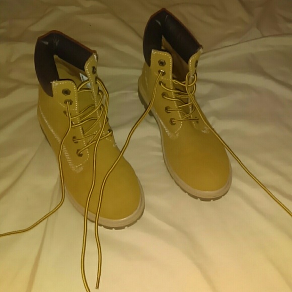 Cute brown boots worn once