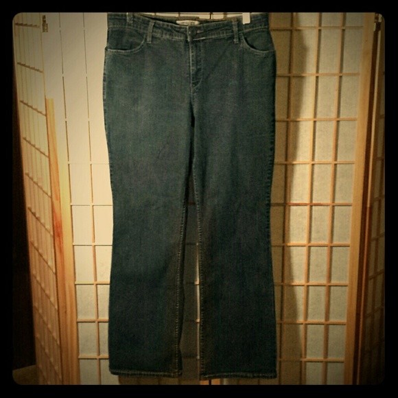 Levi's Signature Mid Rise Bootcut Jean