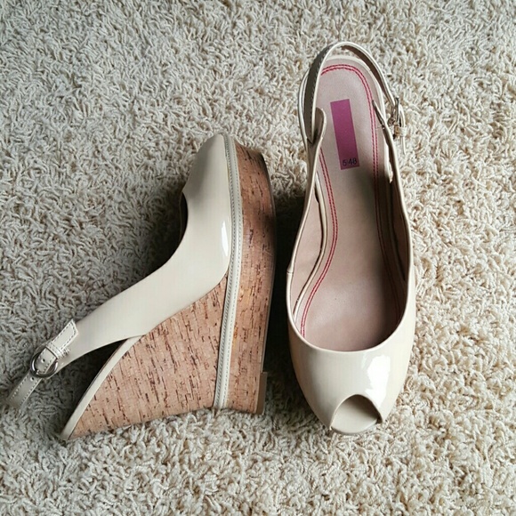 5|48 nude wedges heel size 9.5