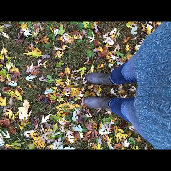 Meet your Posher, Whitney - Picture 1 of 1