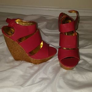 Red XOXO Vintage Platform