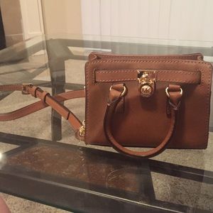 NWT MK mini Hamilton messenger.
