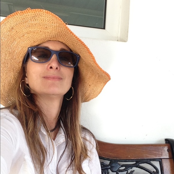 Meet your Posher, Cristina - Picture 1 of 1