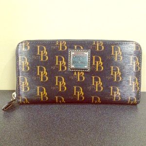 Dooney & bourke wallet