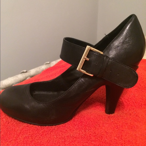 Black leather shoes - Picture 2 of 3