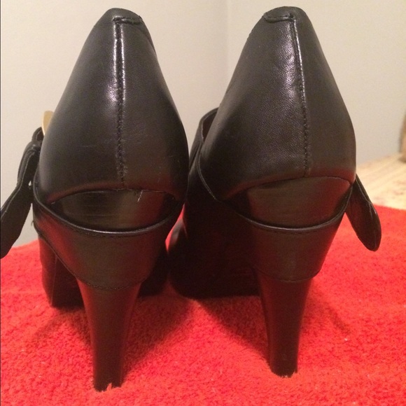 Black leather shoes - Picture 3 of 3