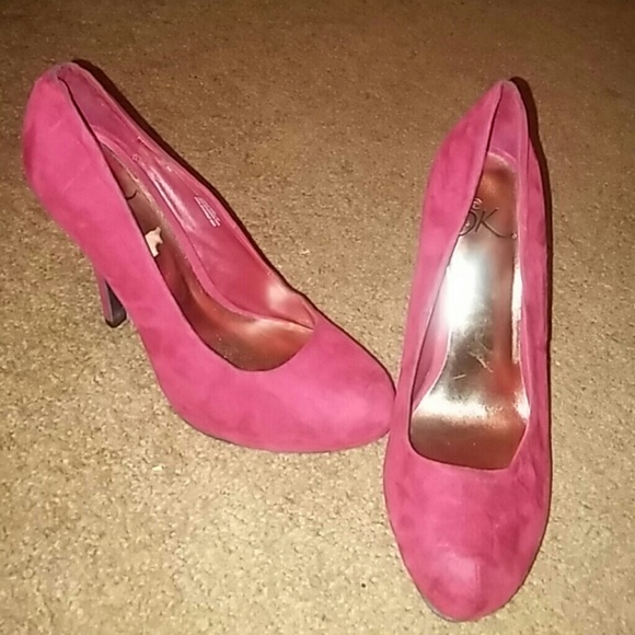 Red Heels .. - Picture 2 of 3