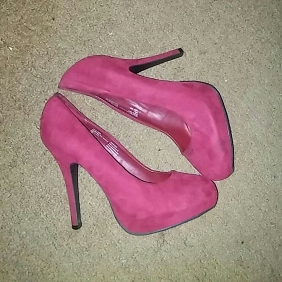 Red Heels .. - Picture 3 of 3