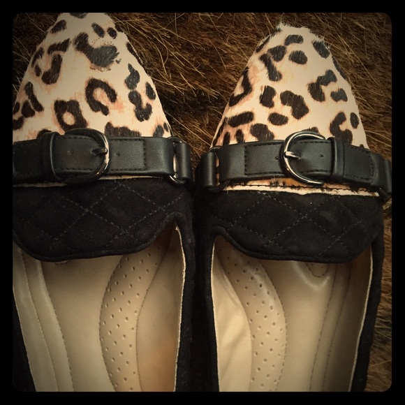 Ellen Tracy Flats 👡 - worn once, excellent shape