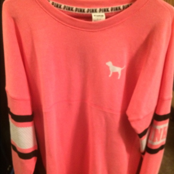 VS Pink crew - Picture 1 of 3