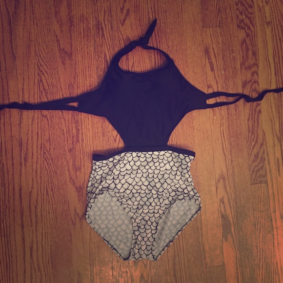Outerwear - Cut out one piece bathing suit