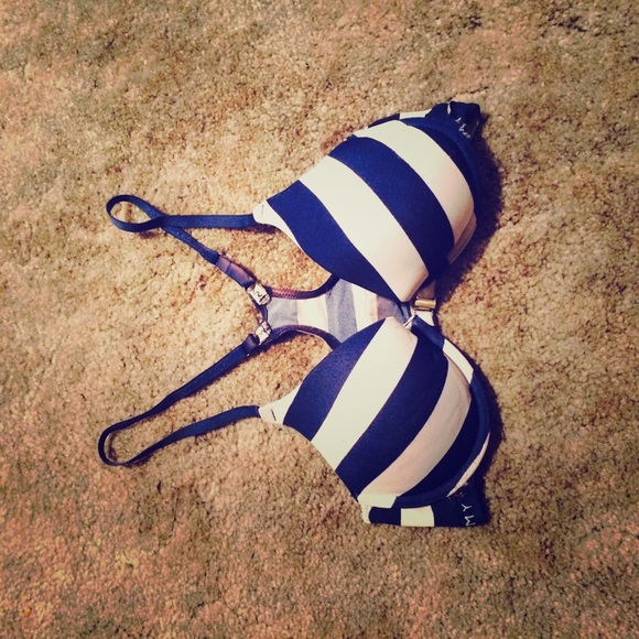 ⭕️Reserved⭕️Cute push-up bra🐳