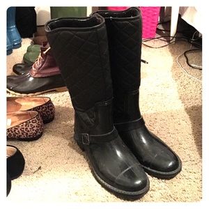 Size 10 lightly worn rain boots, black