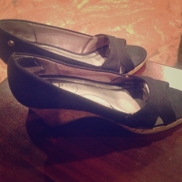 Black Wedges