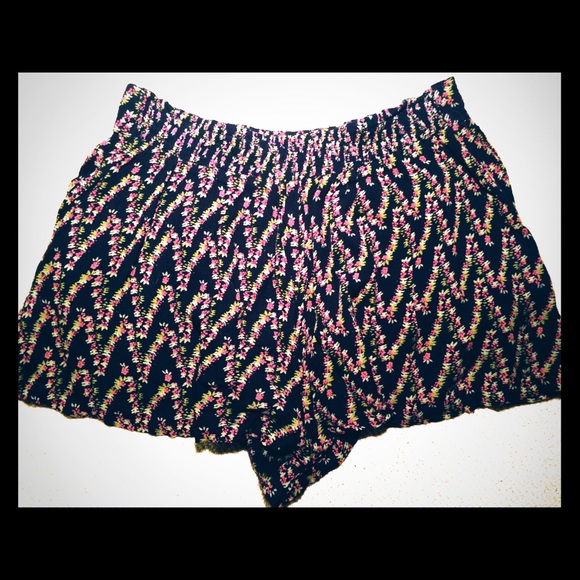 Free People flowy floral shorts - Picture 1 of 3