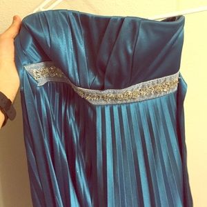 Strapless formal dress