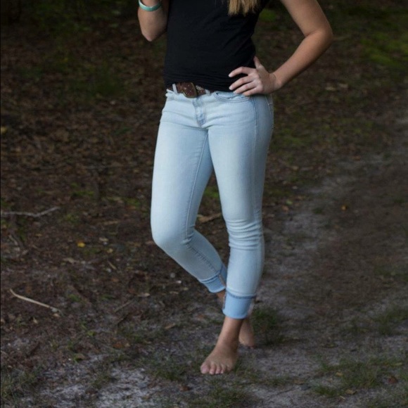 Light wash American Eagle Skinny jeans