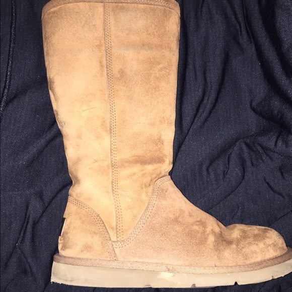 Sold. Uggs - Picture 4 of 4