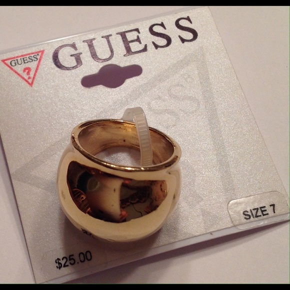 NWT Guess gold dome ring in gold tone metal size 7
