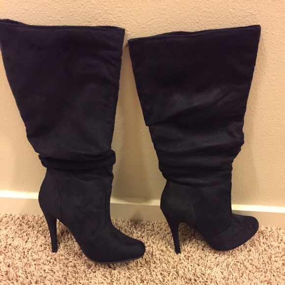 Black slouchy boots