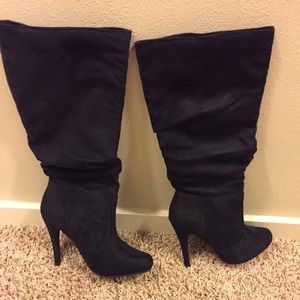 Black slouchy boots