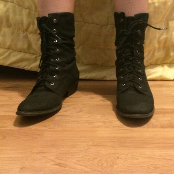 Guess boots
