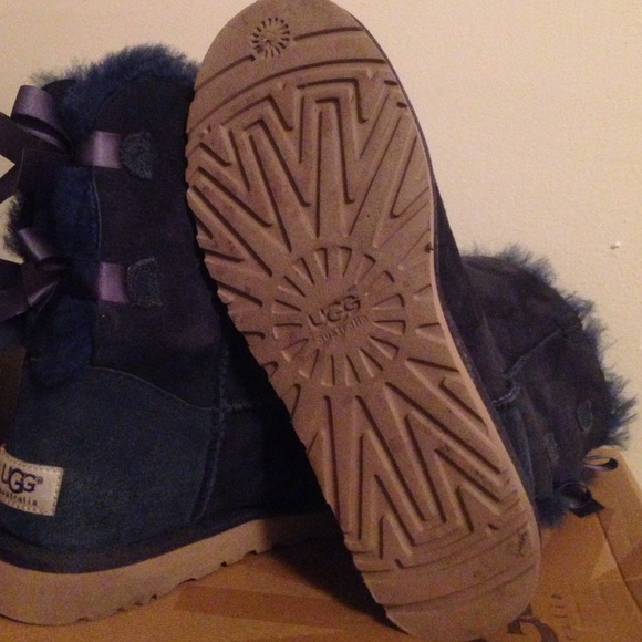 Navy UGG Bailey Bow Boots🎀🎀 - Picture 3 of 4